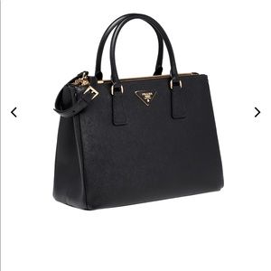 AUTHENTIC Prada Saffiano Galleria Large bag in BRAND NEW condition!